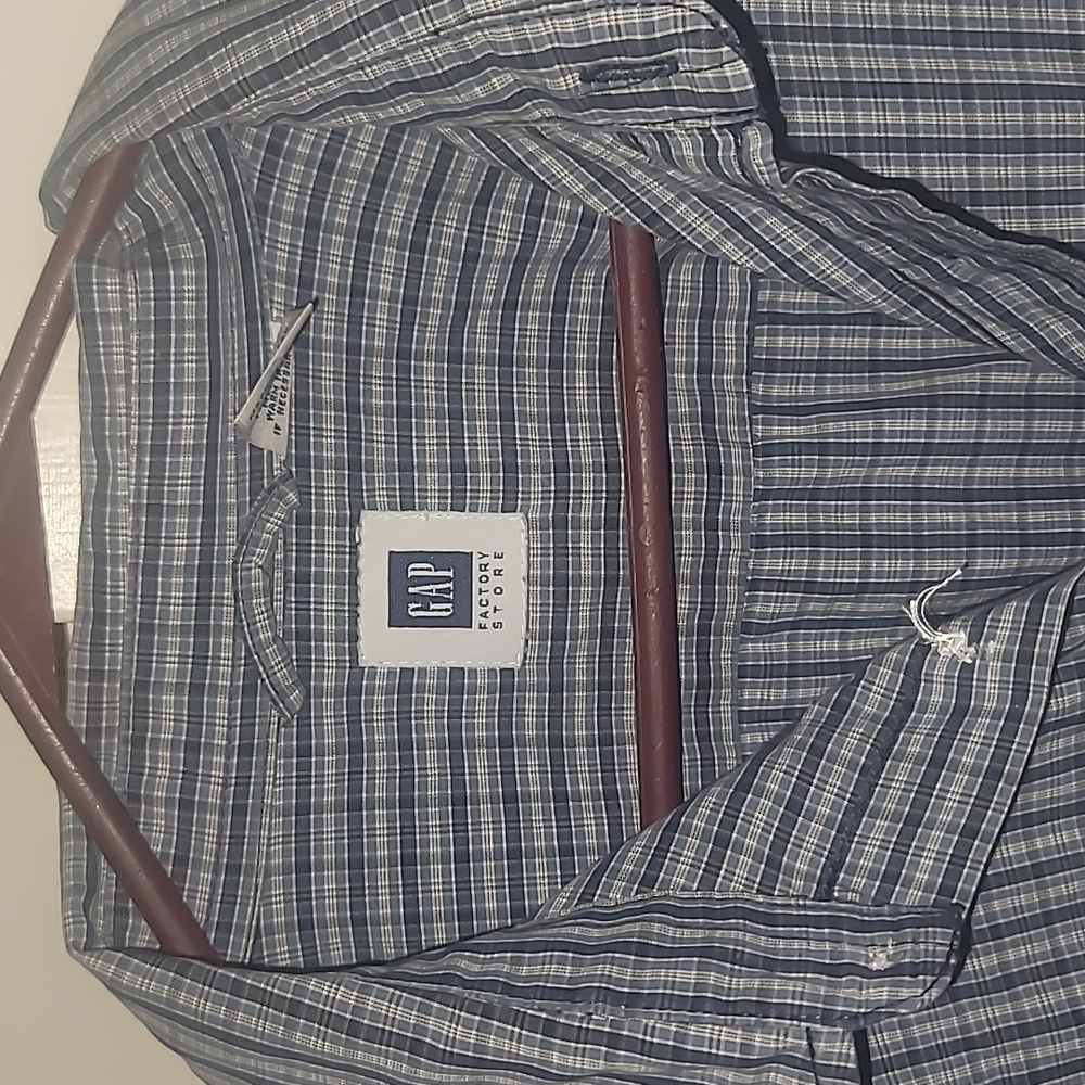 GAP Factory Store shirt - Picture 2 of 4